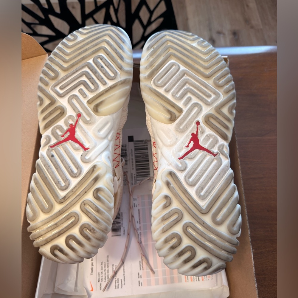 Jordan Apex-React Cream and Red Sneakers - Picture 2 of 10